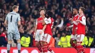 阿德巴约怒斥莱利:我不会被你玩弄于股掌之间.